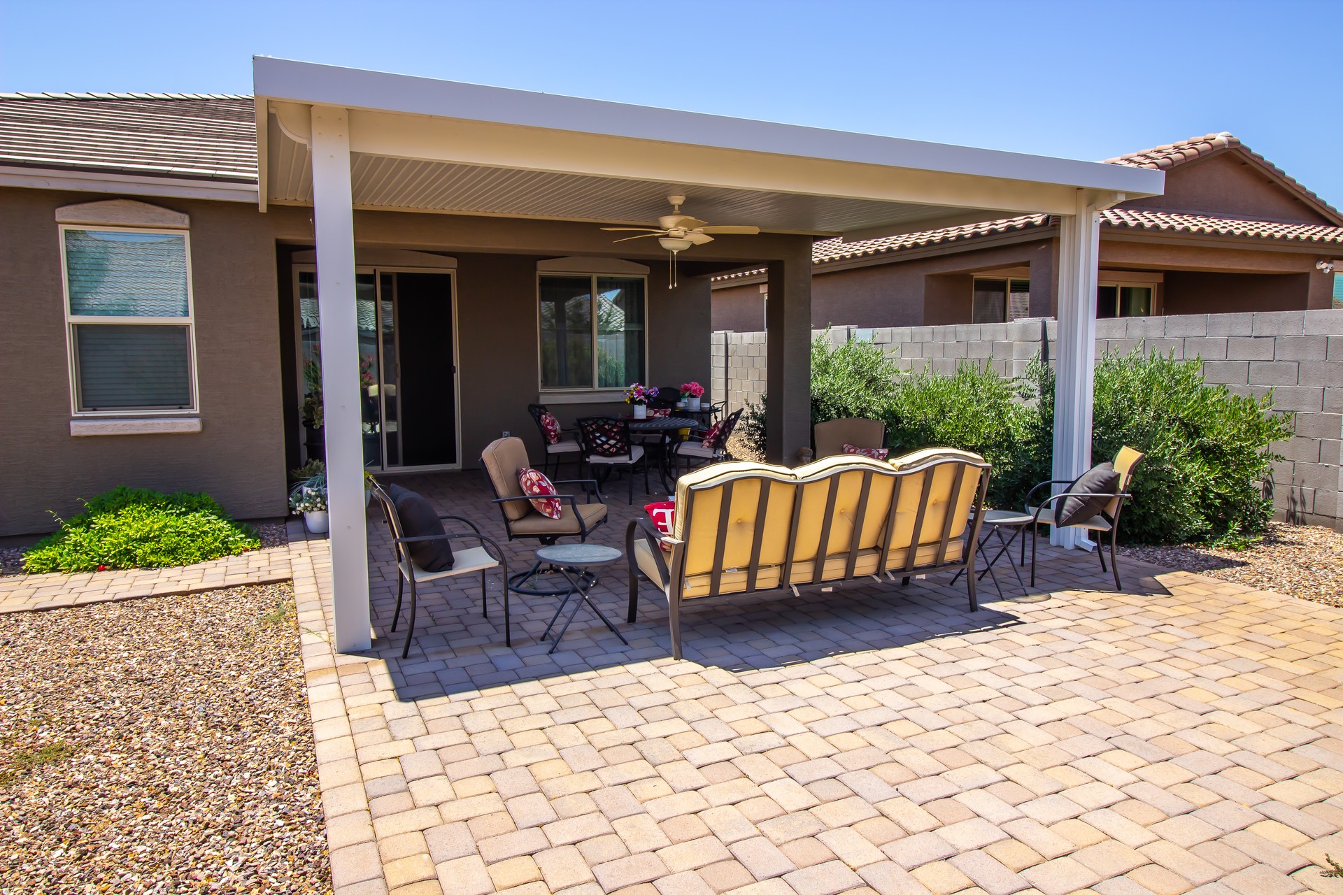 Back Yard Patio Furniture Under Pergola